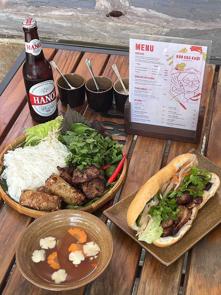 Bun Cha Khoi table presentation in Tay Ho, Hanoi.